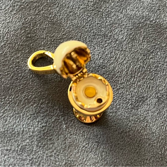 Vintage Juicy Couture cracked egg charm w/original box - Picture 2 of 7